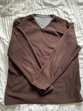 Nevada brown soft sweater with grey shirt collar